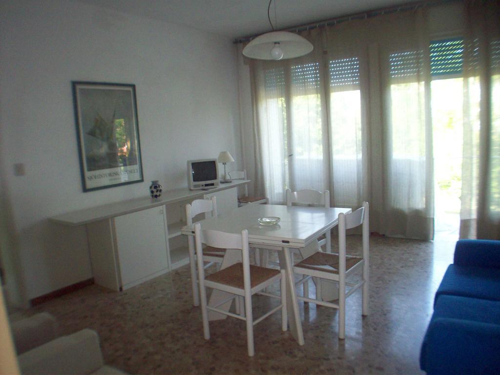 Casa Marialuigia - Appartamenti Solo Per Famiglie Лидо-ди-Езоло Экстерьер фото