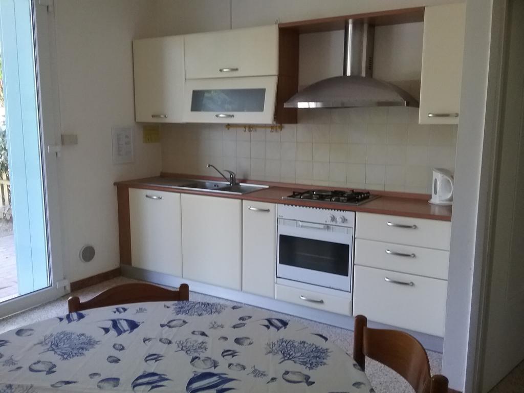Casa Marialuigia - Appartamenti Solo Per Famiglie Лидо-ди-Езоло Экстерьер фото