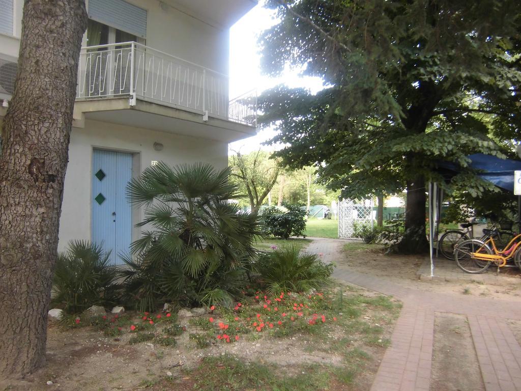 Casa Marialuigia - Appartamenti Solo Per Famiglie Лидо-ди-Езоло Экстерьер фото